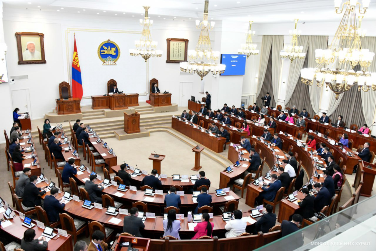 Монгол Улсын Их Хурлын тухай хуульд нэмэлт, өөрчлөлт оруулах тухай хуулийн төслийг анхны хэлэлцүүлэгт шилжүүллээ